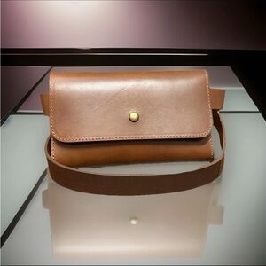 New Banana Republic Brown All Leather Belt Bag M/L